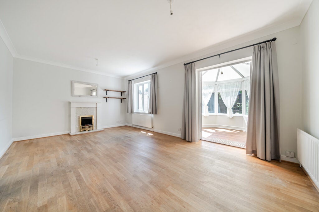 Flat Glen Close in Haslemere