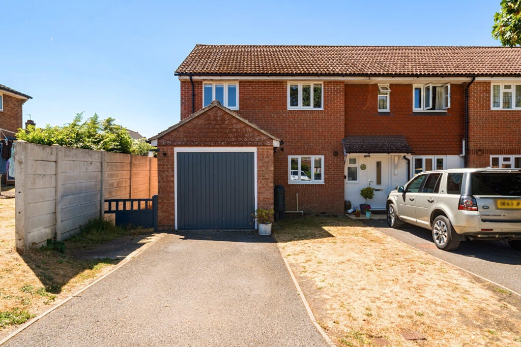 Flat Glen Close in Haslemere