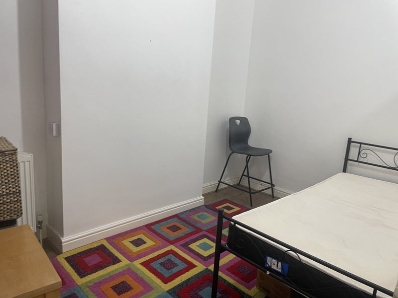Room Overhill Road in Greater London