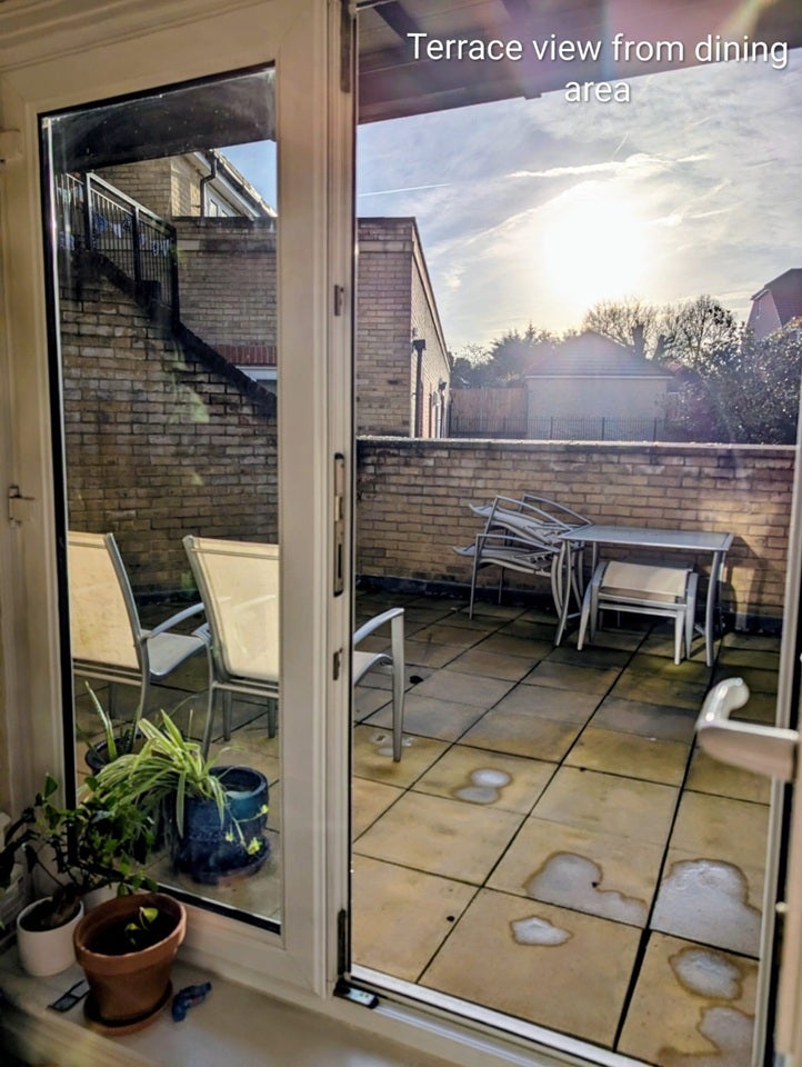Flat Three Valleys Way in Hertsmere