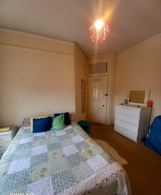 Room Holloway Road in Greater London