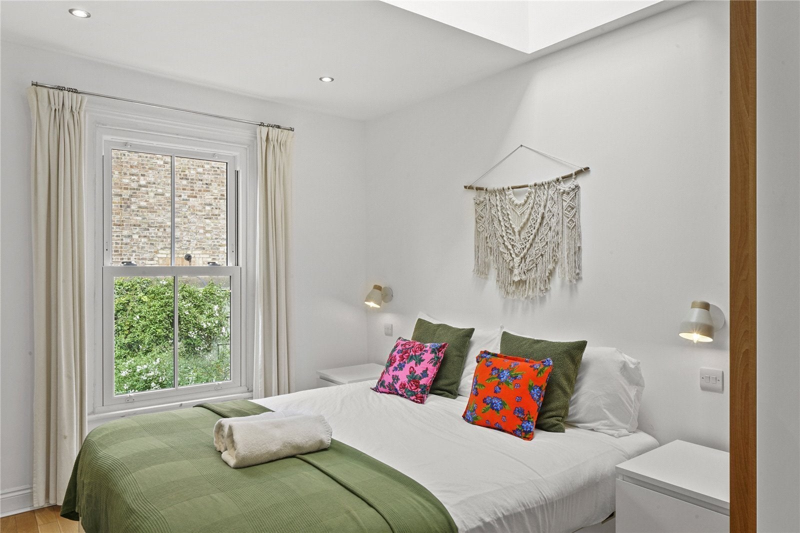 Flat Monnery Road in Greater London