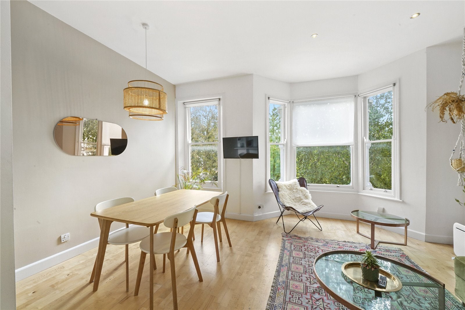 Flat Monnery Road in Greater London