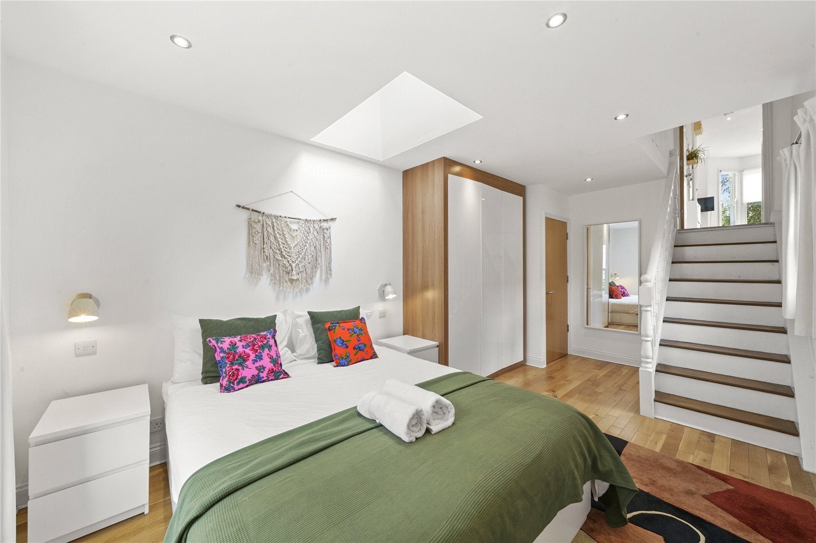 Flat Monnery Road in Greater London