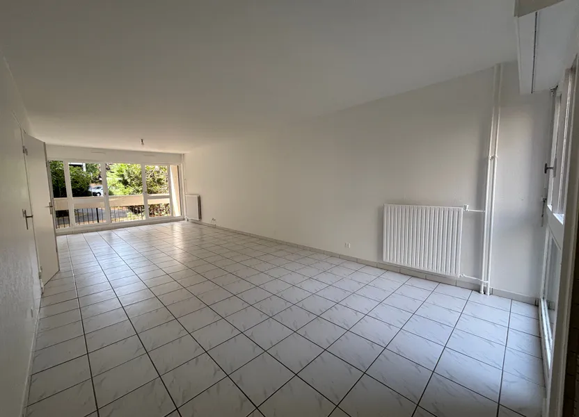 Flat Avenue de Saintonge in Les Ulis