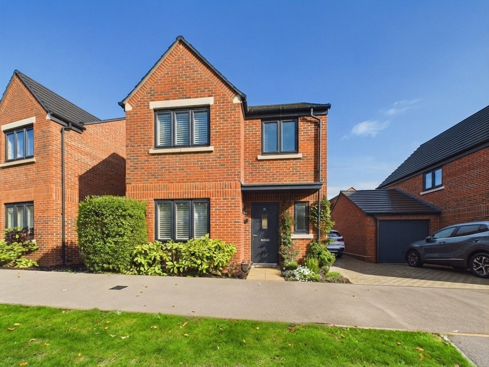 House Nightingale Avenue in Borough of Runnymede