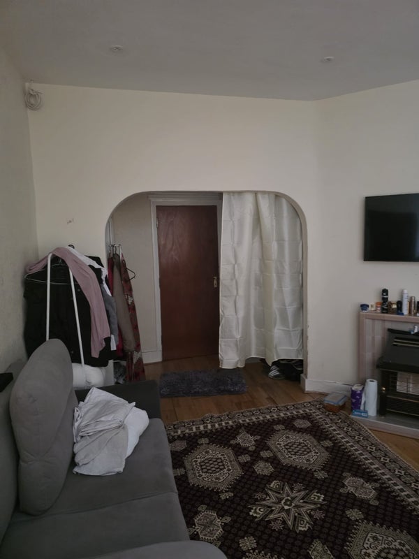 Room Luna Road in Greater London