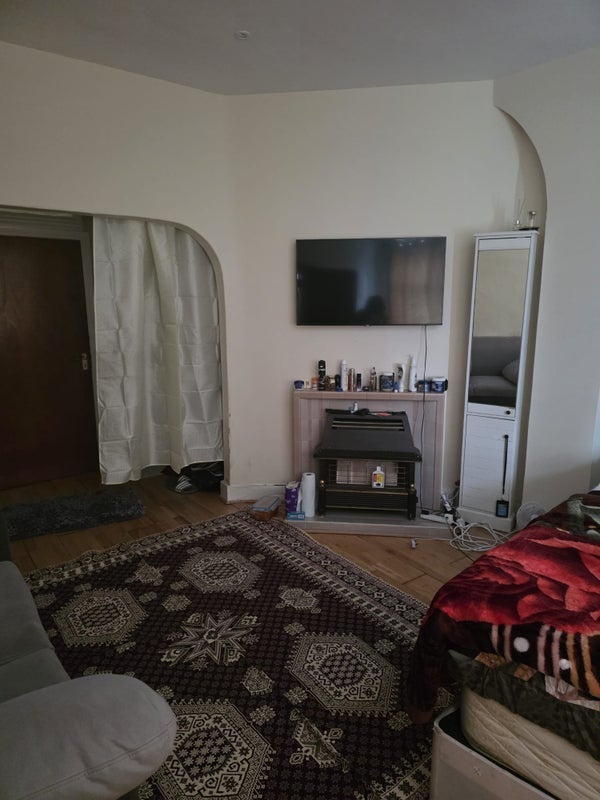 Room Luna Road in Greater London