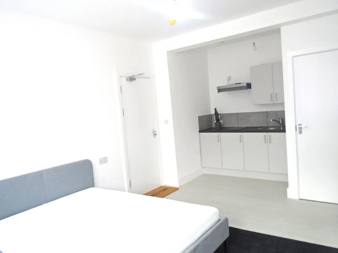 Flat Bulstrode Avenue in Greater London