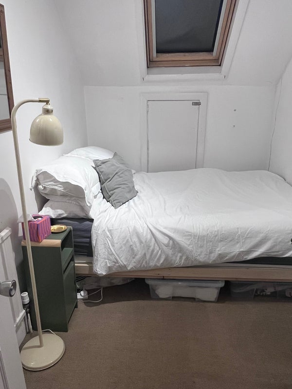 Room Kestrel Avenue in Greater London