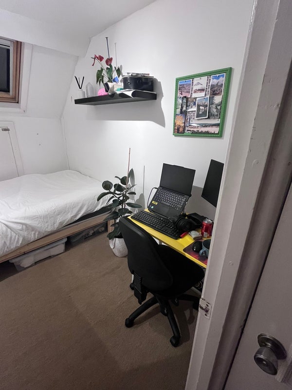 Room Kestrel Avenue in Greater London