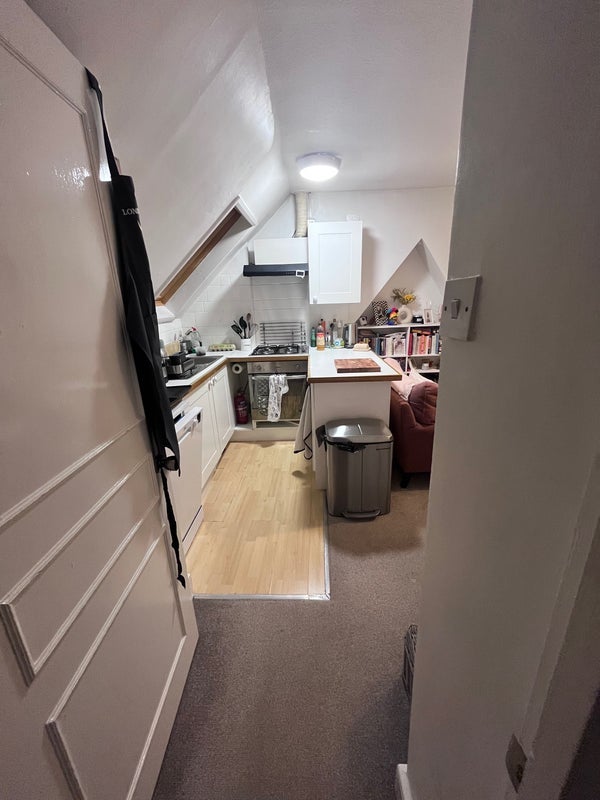 Room Kestrel Avenue in Greater London