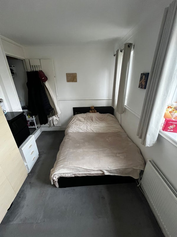 Room Ordnance Road in Greater London