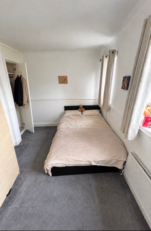 Room Ordnance Road in Greater London