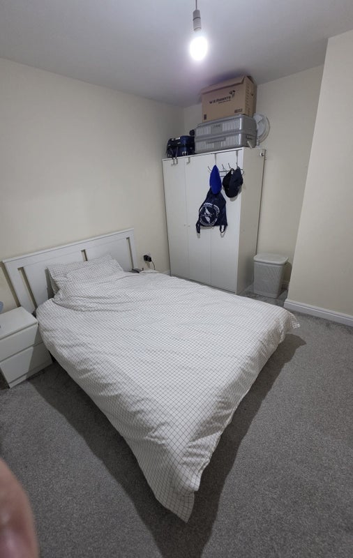 Room Susannah Street in Greater London