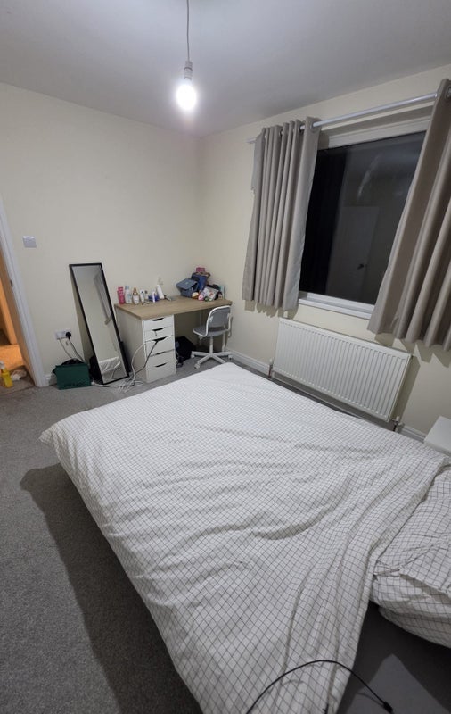 Room Susannah Street in Greater London