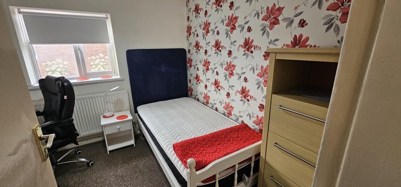Room Wellhouse Road in Maidenhead