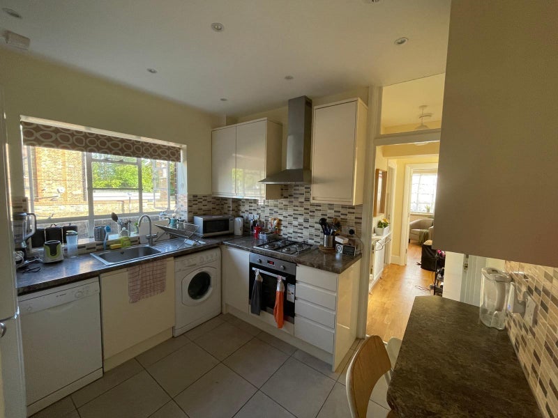 Room Fordwych Road in Greater London
