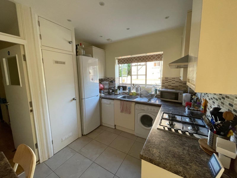 Room Fordwych Road in Greater London