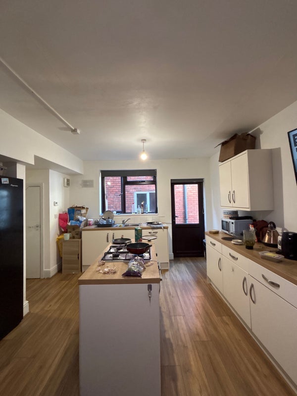 Room Beeston Road in Nottingham