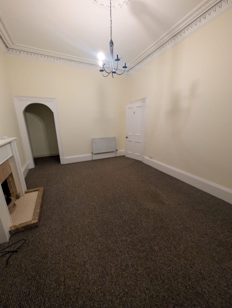 Flat Marchmont Crescent in City of Edinburgh