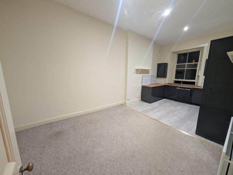 Flat Marchmont Crescent in City of Edinburgh