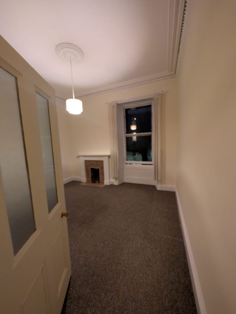 Flat Marchmont Crescent in City of Edinburgh