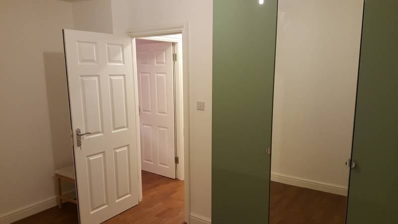 Room Coll's Road in Greater London