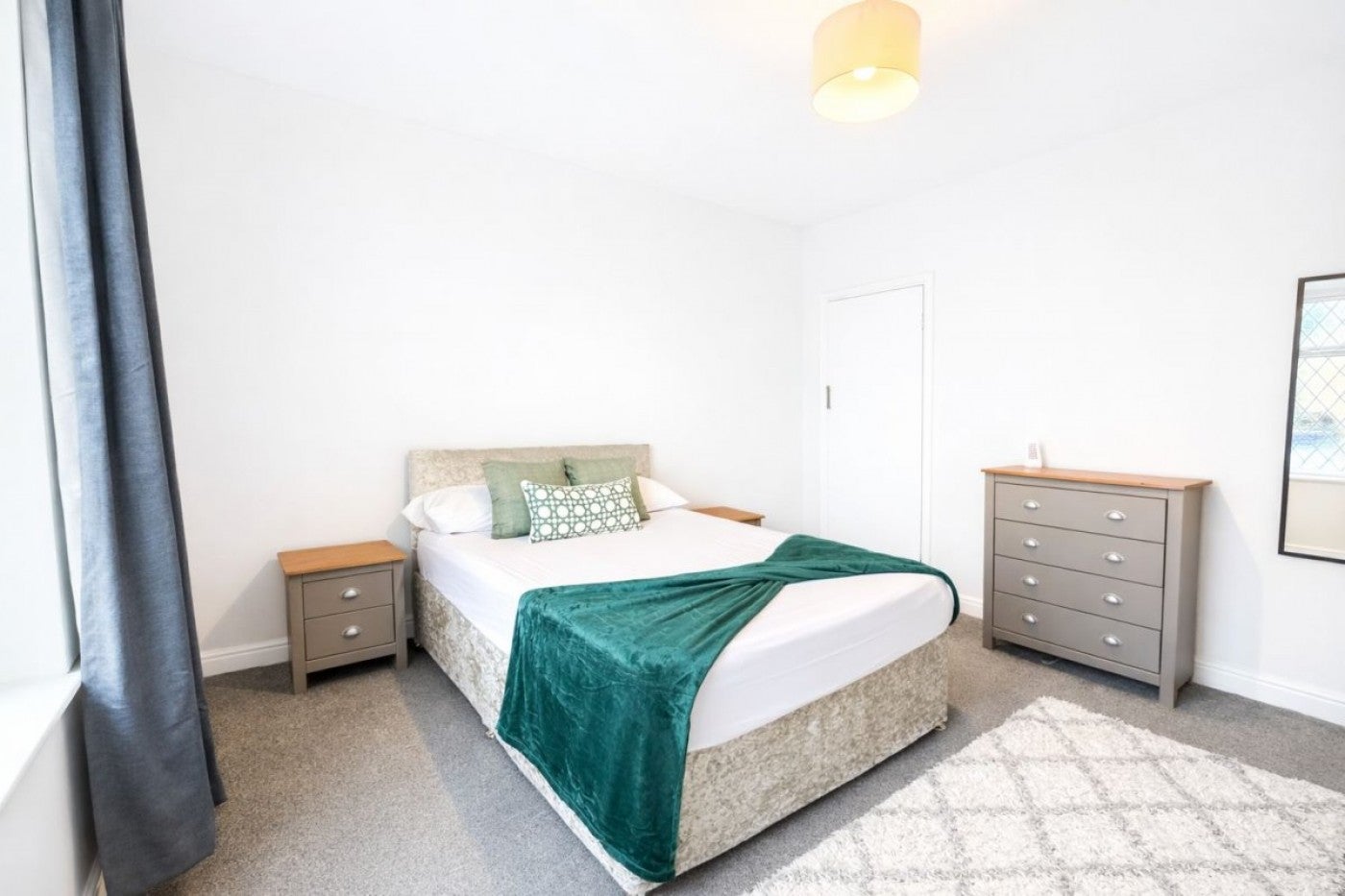 Room Doncaster Road in Barnsley