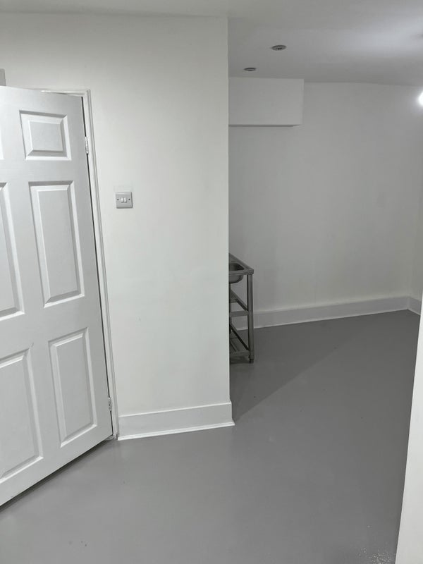 Flat Rathbone Street in Greater London