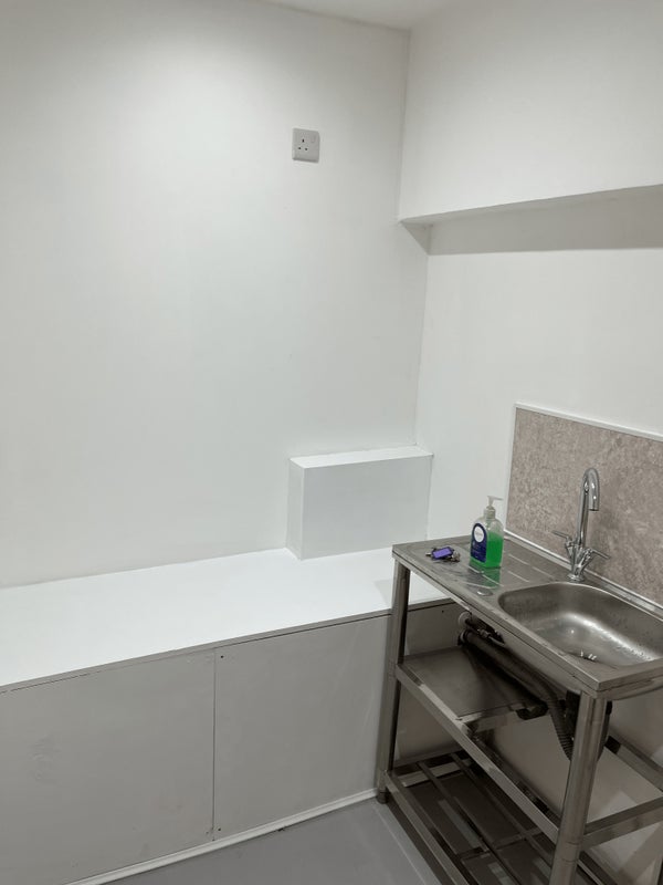 Flat Rathbone Street in Greater London