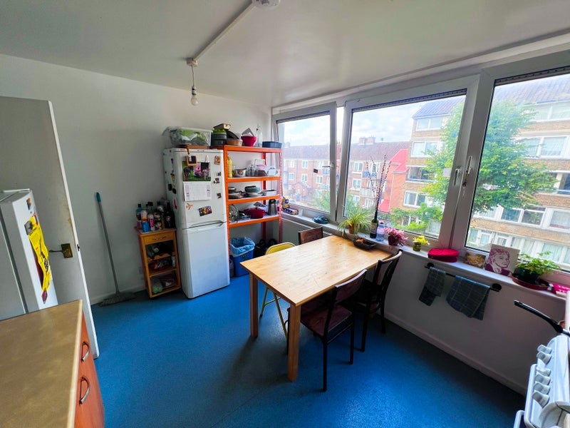 Room Garnies Close in Greater London