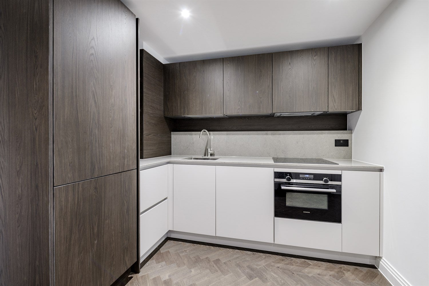 Flat Queen's Road in Greater London