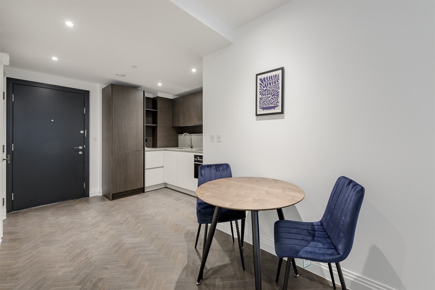 Flat Queen's Road in Greater London