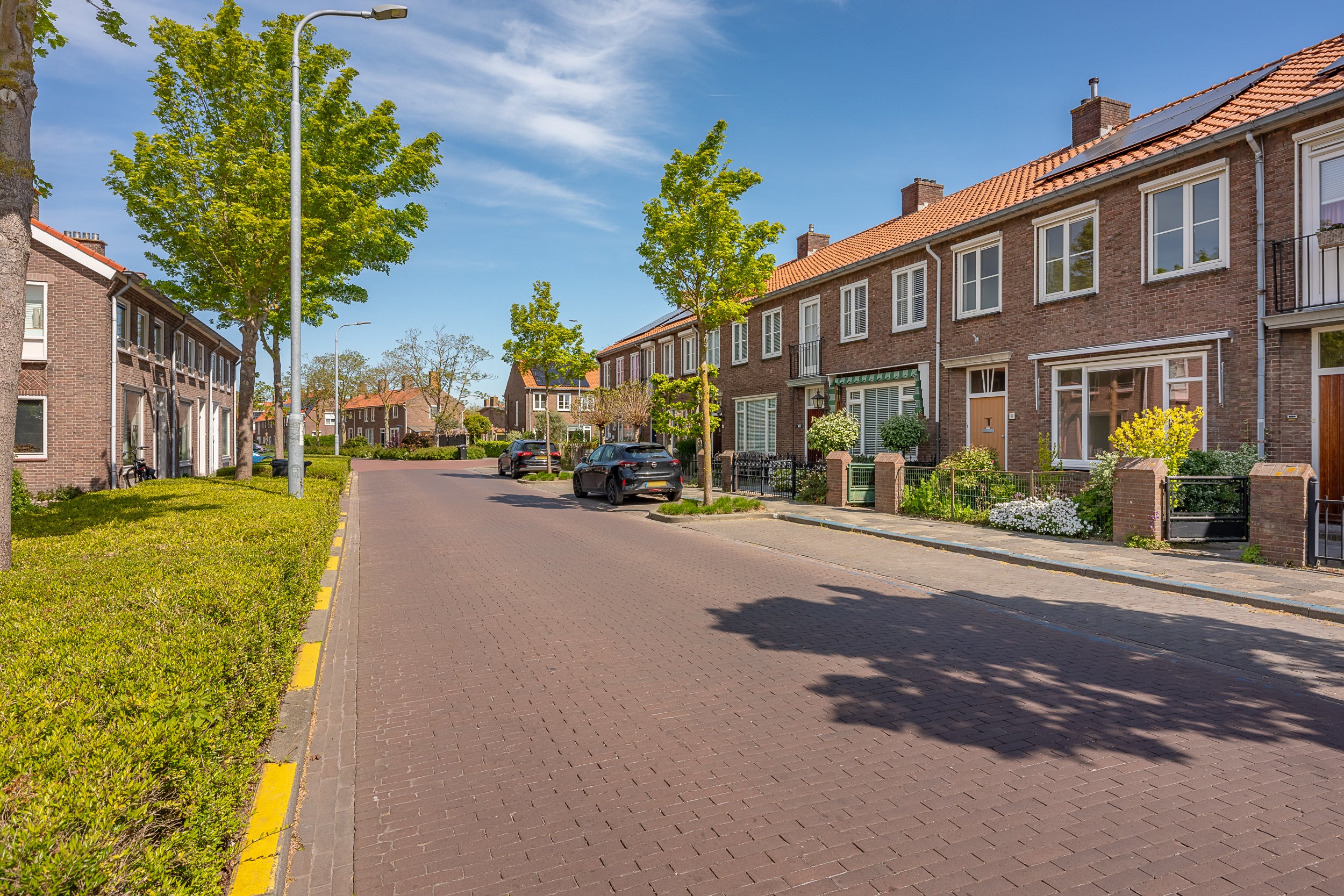 Tussenwoning te koop: De Ruyterstraat 51, Middelburg