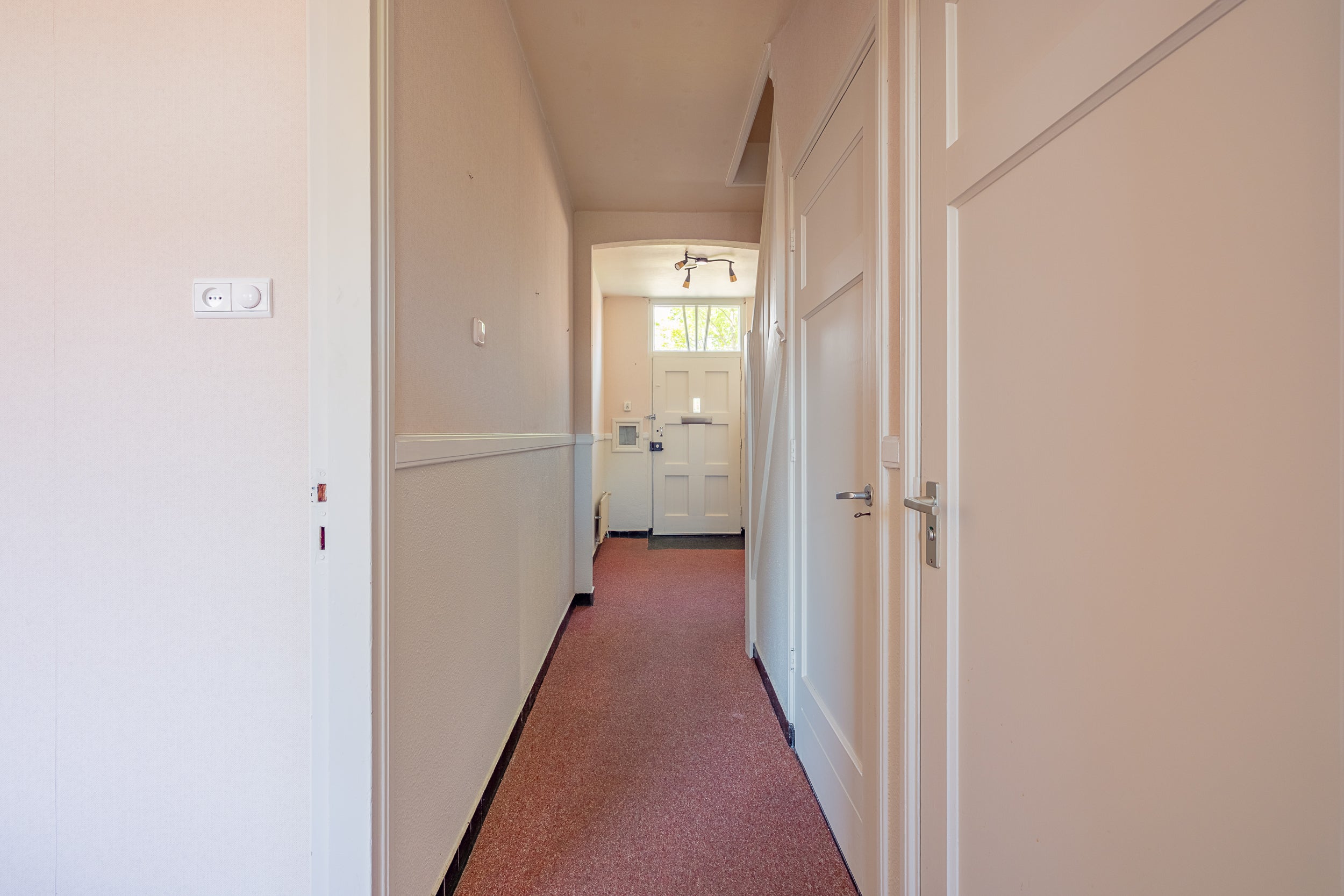 Tussenwoning te koop: De Ruyterstraat 51, Middelburg