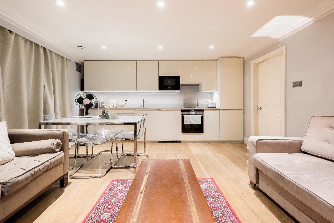 Flat Portobello Road in Greater London