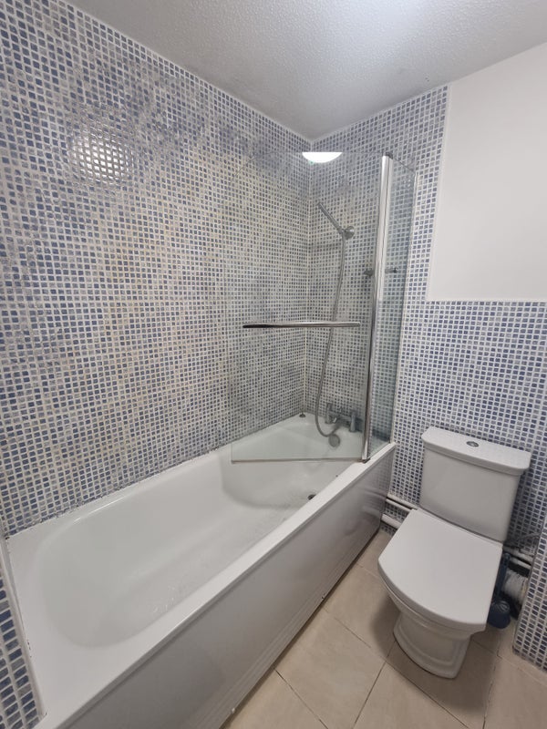 Room Scarborough Street in Greater London