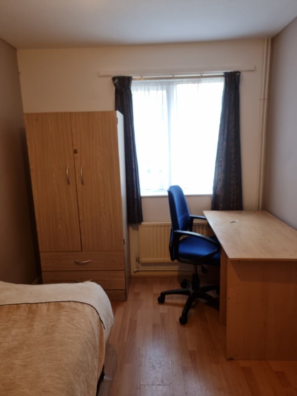 Room Scarborough Street in Greater London