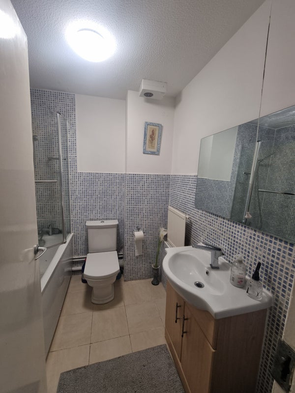Room Scarborough Street in Greater London