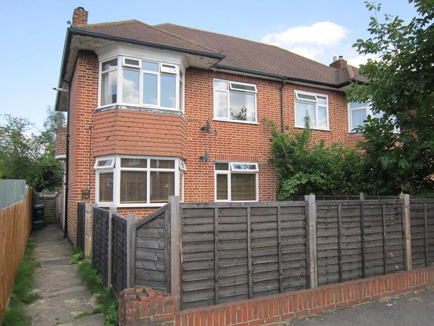 Flat Glen Road in Greater London