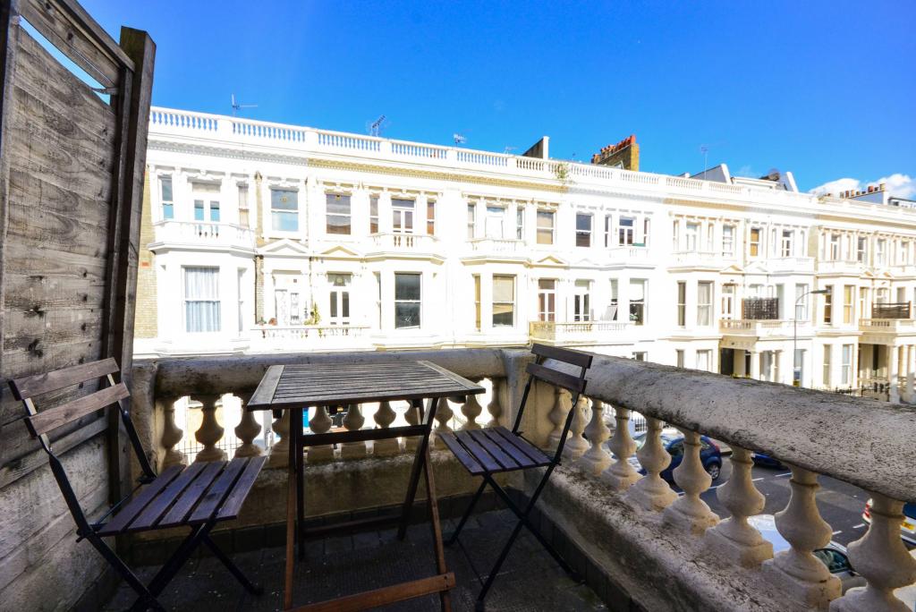 Flat Fairholme Road in Greater London