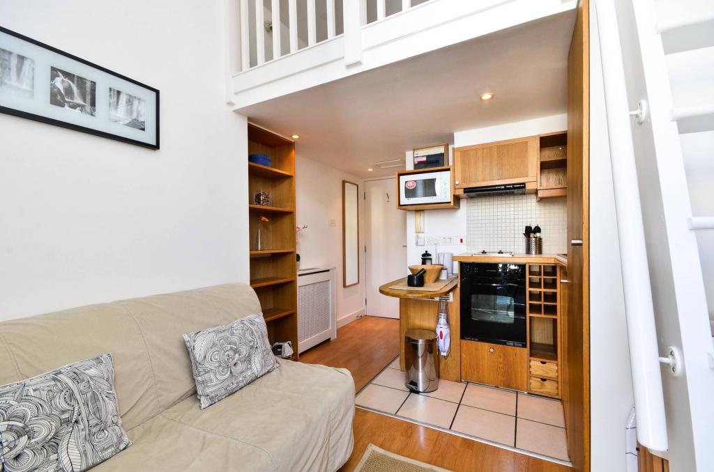 Flat Fairholme Road in Greater London