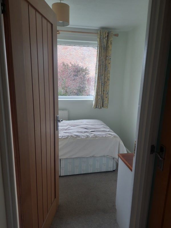 Room Samphire Close in Witham