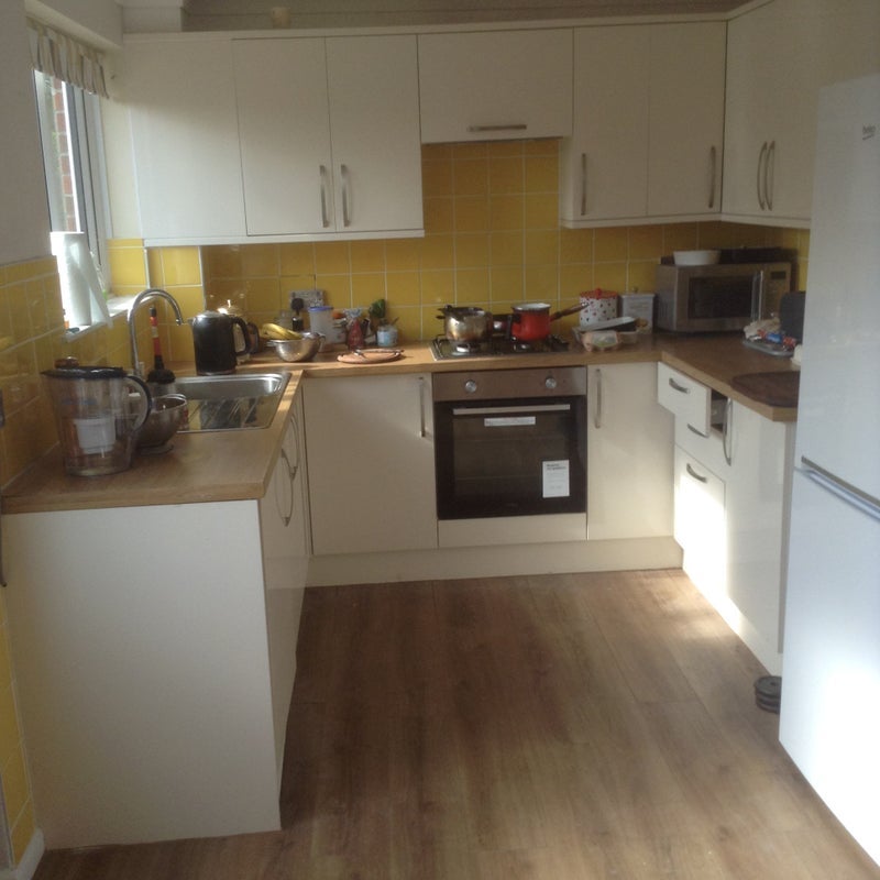 Room Samphire Close in Witham