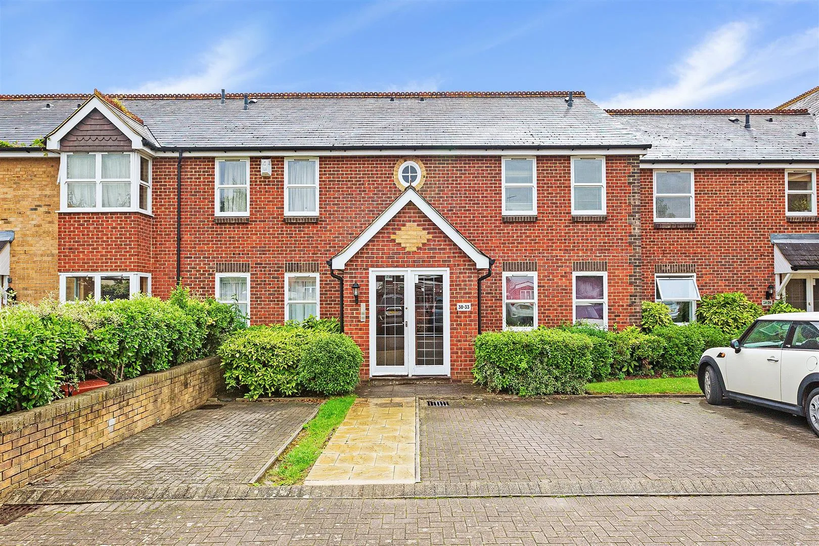 Flat Dovecote Gardens in Greater London