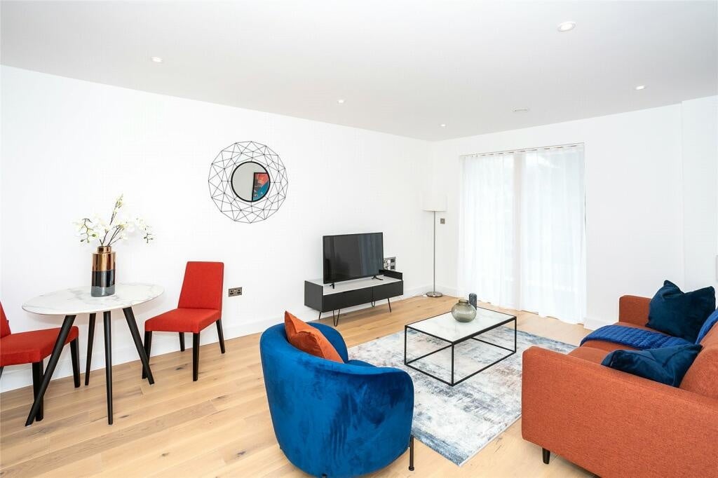 Flat Rose Gardens in Watford