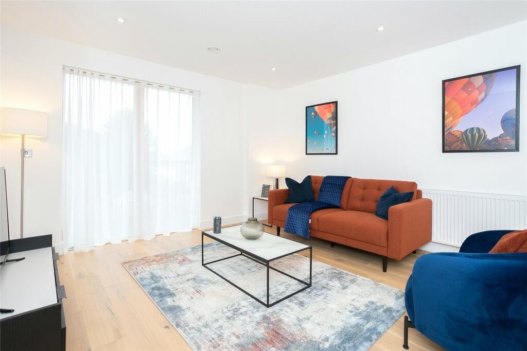 Flat Rose Gardens in Watford