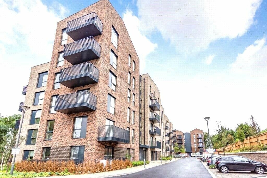 Flat Rose Gardens in Watford