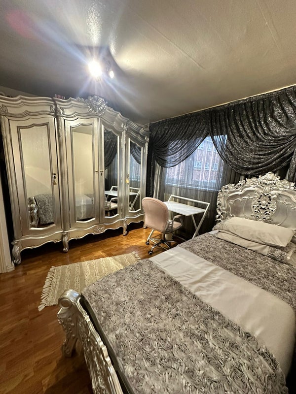Room Aldersbrook Lane in Greater London